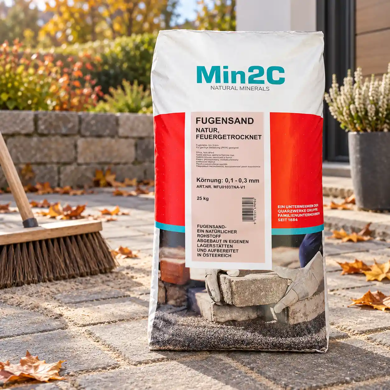 Min2C Fugensand auf einer Pflasterfläche im Herbst